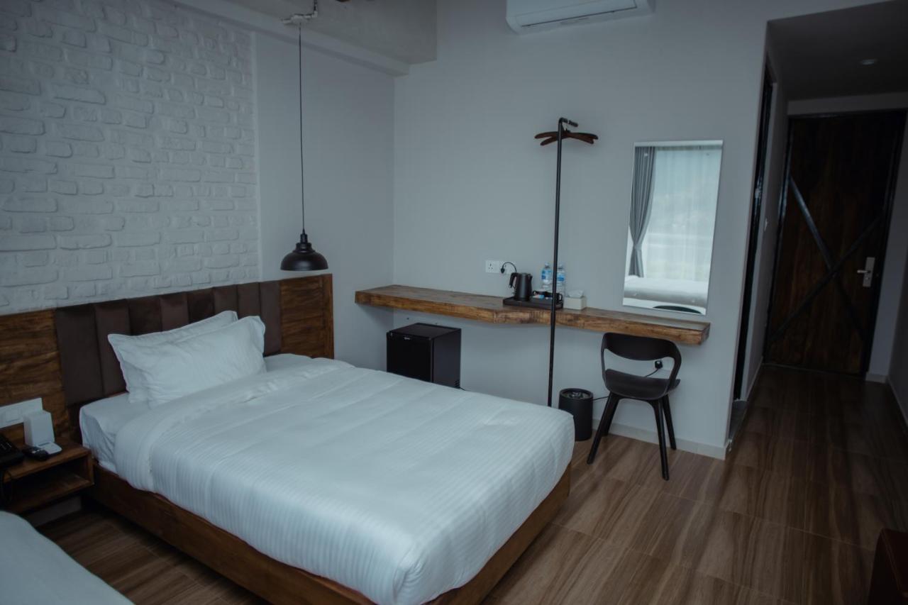 Jade City Hotel Pokhara Dış mekan fotoğraf