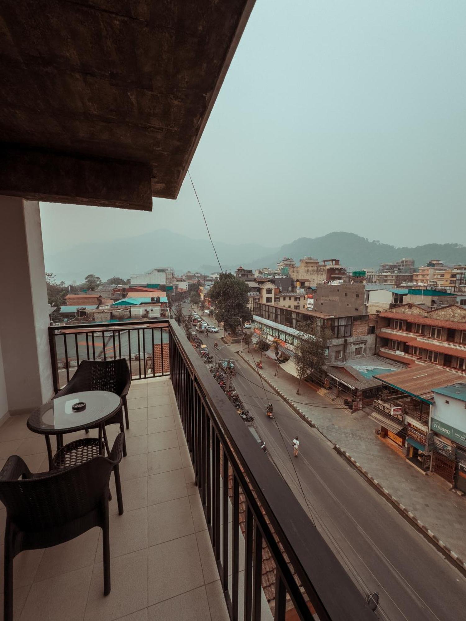 Jade City Hotel Pokhara Dış mekan fotoğraf