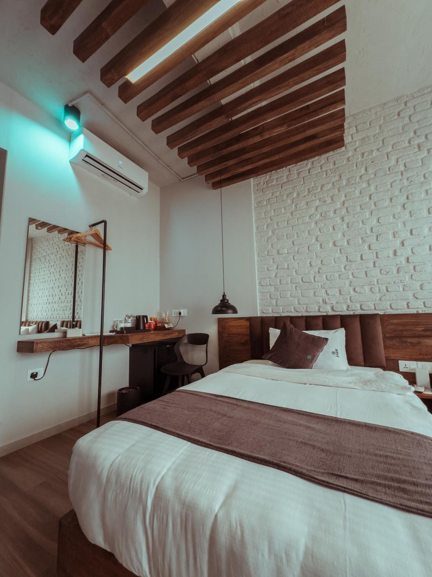 Jade City Hotel Pokhara Dış mekan fotoğraf