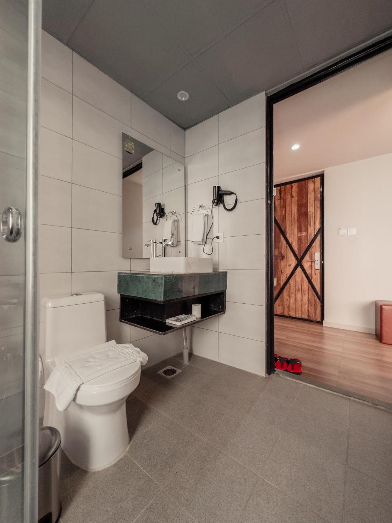 Jade City Hotel Pokhara Dış mekan fotoğraf