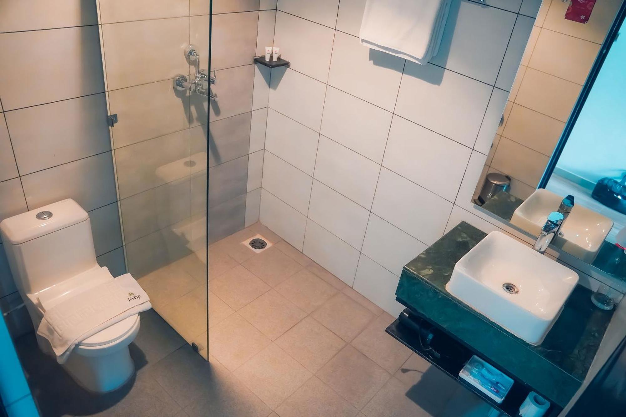 Jade City Hotel Pokhara Dış mekan fotoğraf