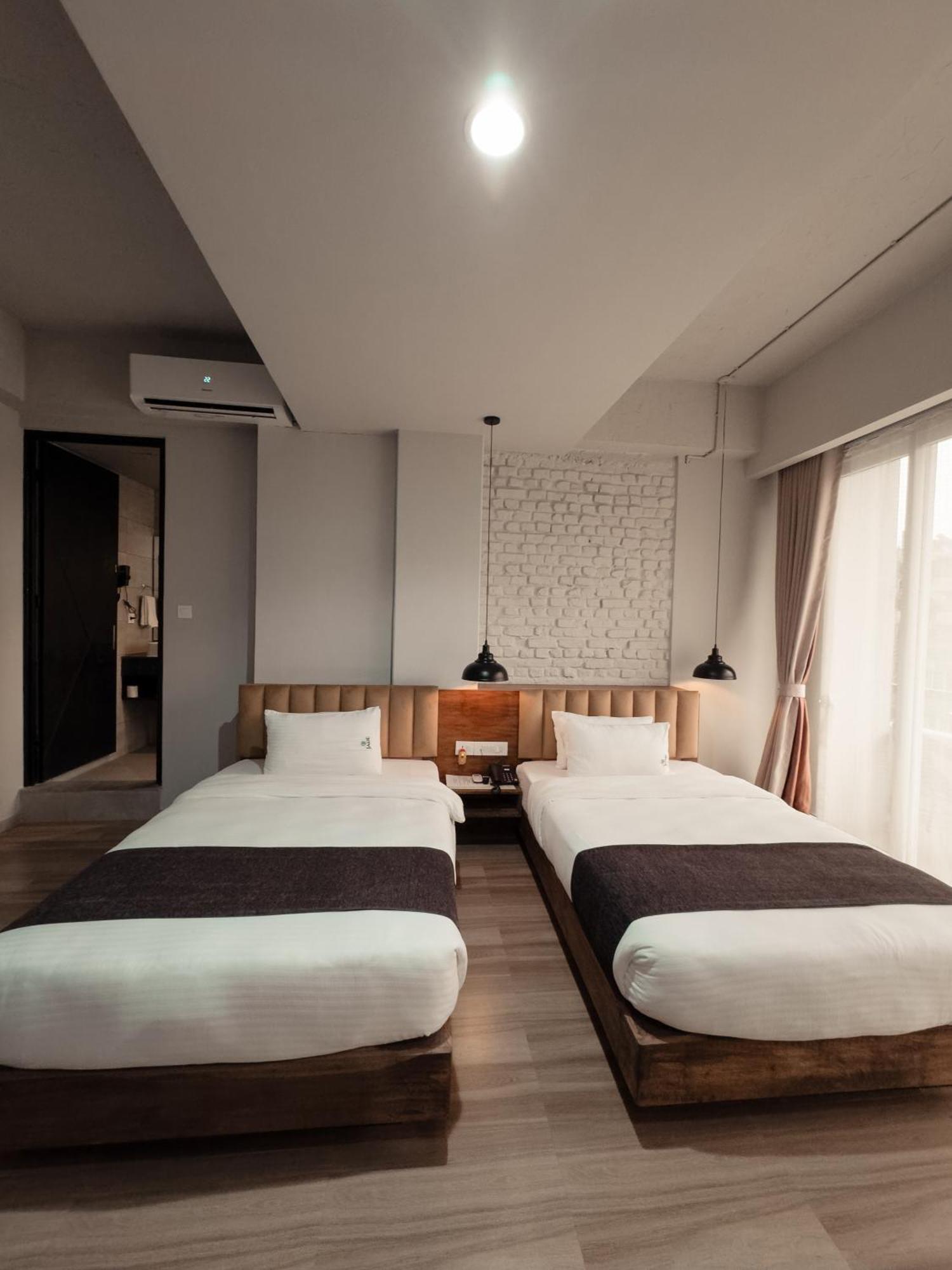 Jade City Hotel Pokhara Dış mekan fotoğraf
